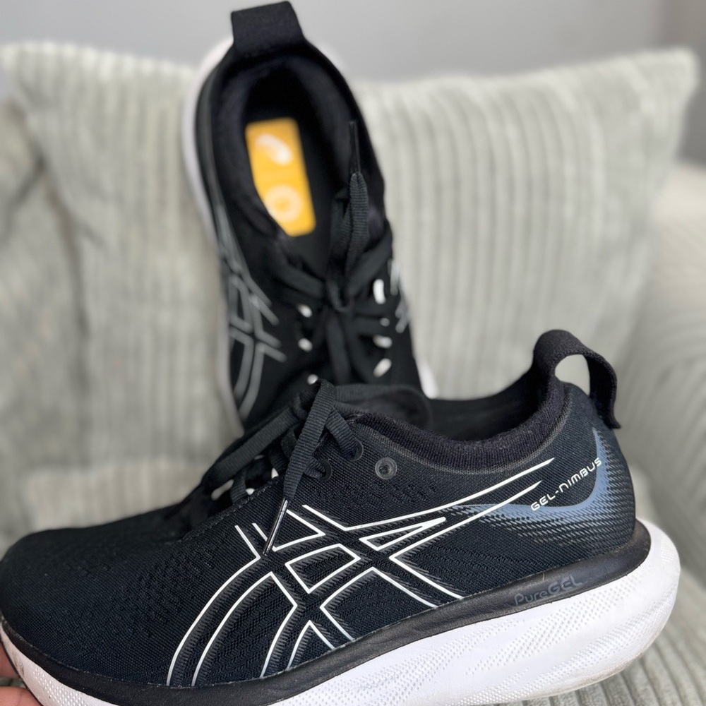 ASICS women’s  Gel-Nimbus 25 Black Running Shoes size 7